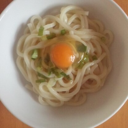 茹でたうどんは簡単＆美味しい釜たまうどんにして頂いたよ～♪温泉も近くにあるなんて羨ましいよ＾＾私は１人暮らし→実家に戻ったから今は賑やかよ♪もちろん独身だよ＾＾